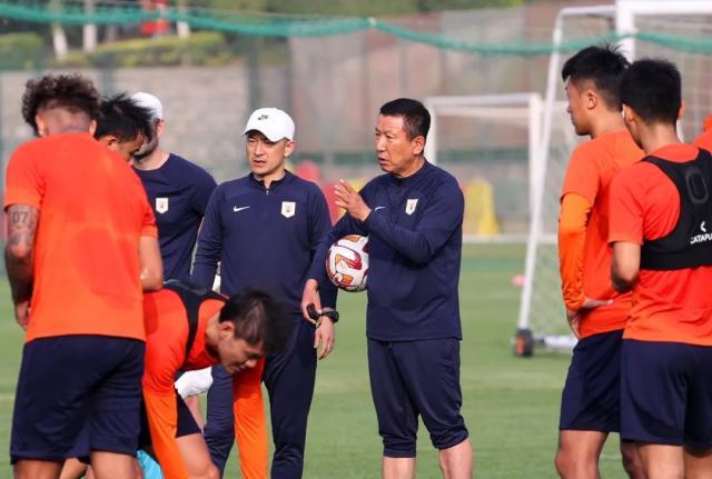 okooo澳客网官网-独家揭秘崔康熙上任前两练 亲上阵授课做回“空军”